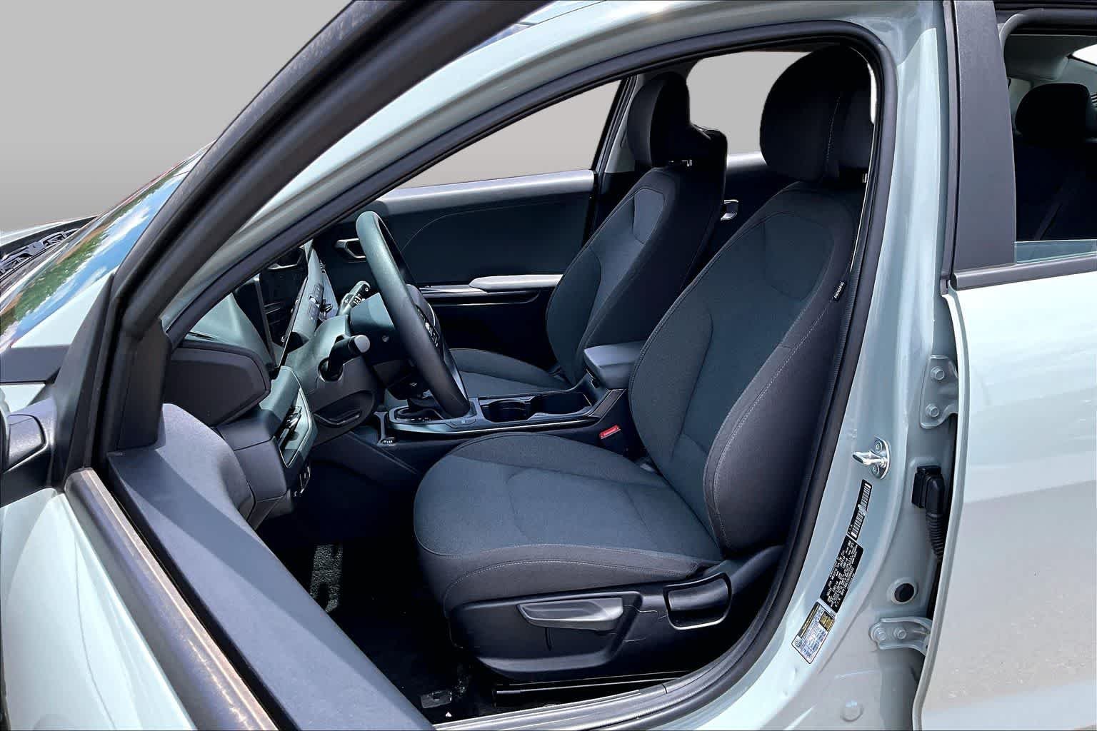 Used 2025 Morning Haze Kia LXS image 8