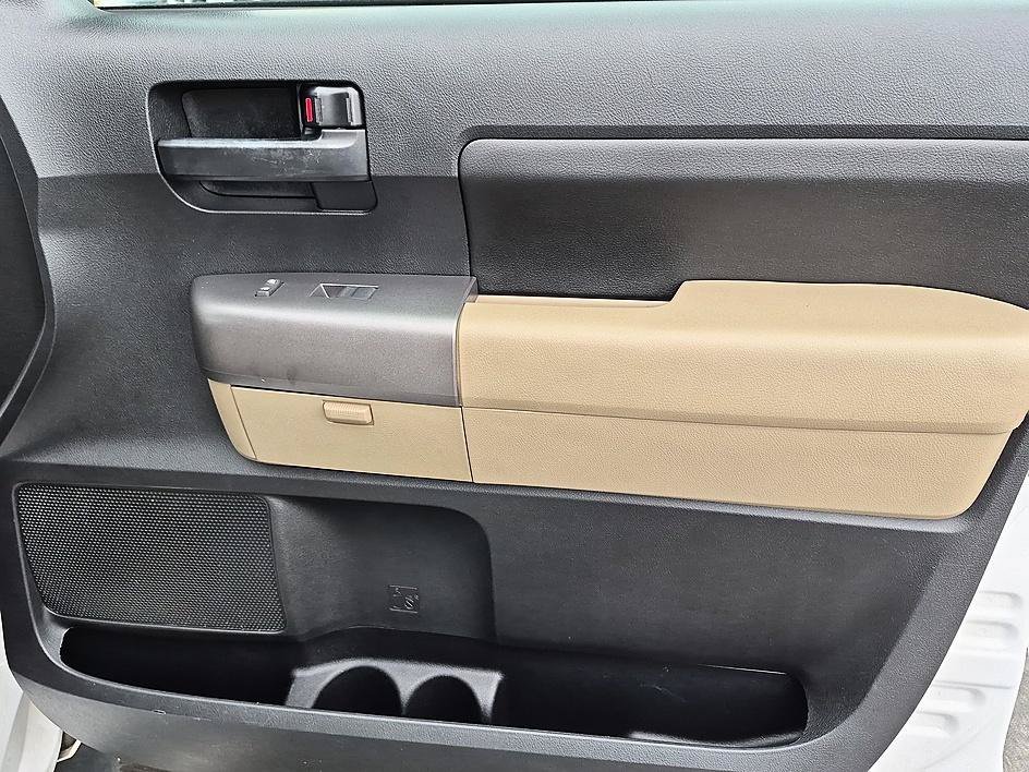 Used 2013 White Toyota GRADE image 32