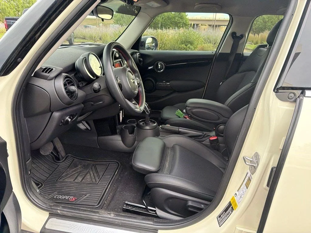 Used 2021 Pepper White MINI Cooper S image 10