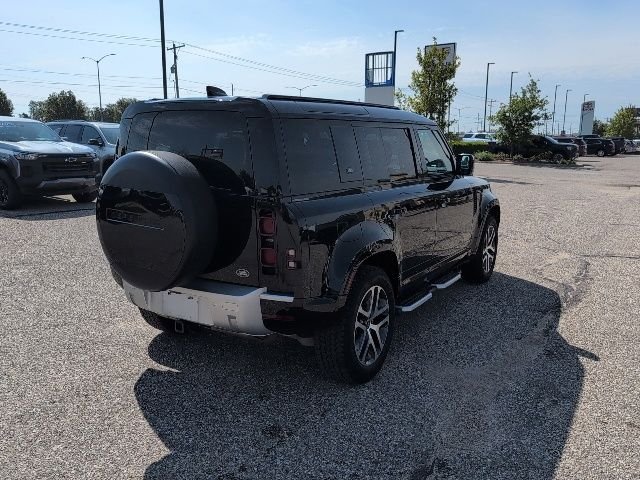 Used 2022 Santorini Black Metallic Land Rover XS Edition image 16