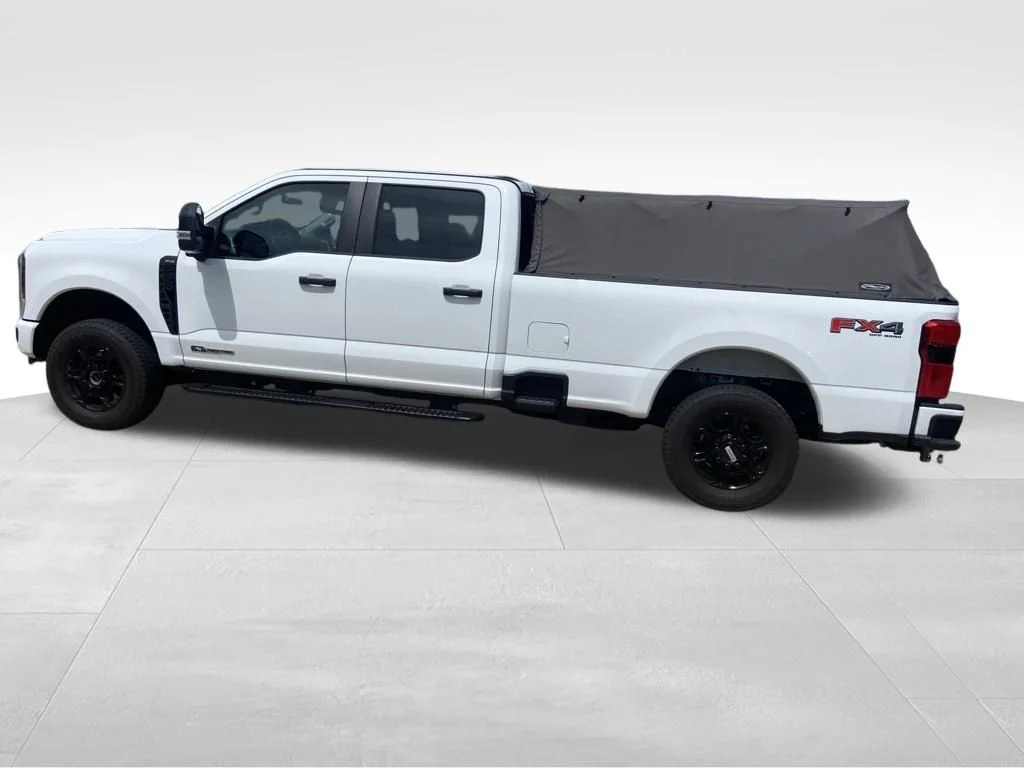 Used 2025 White Ford XL image 27