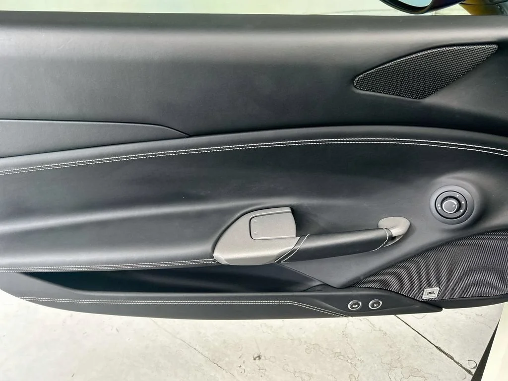 Used 2018 Bianco Avus Ferrari  image 21