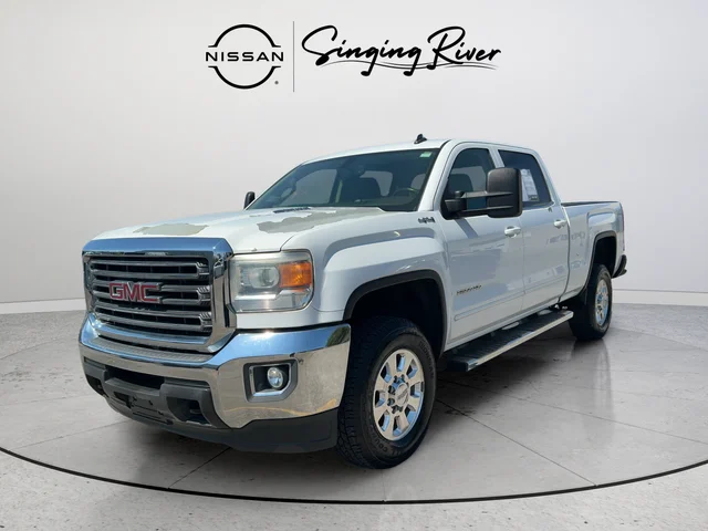 Used 2015 White GMC SLE image 4