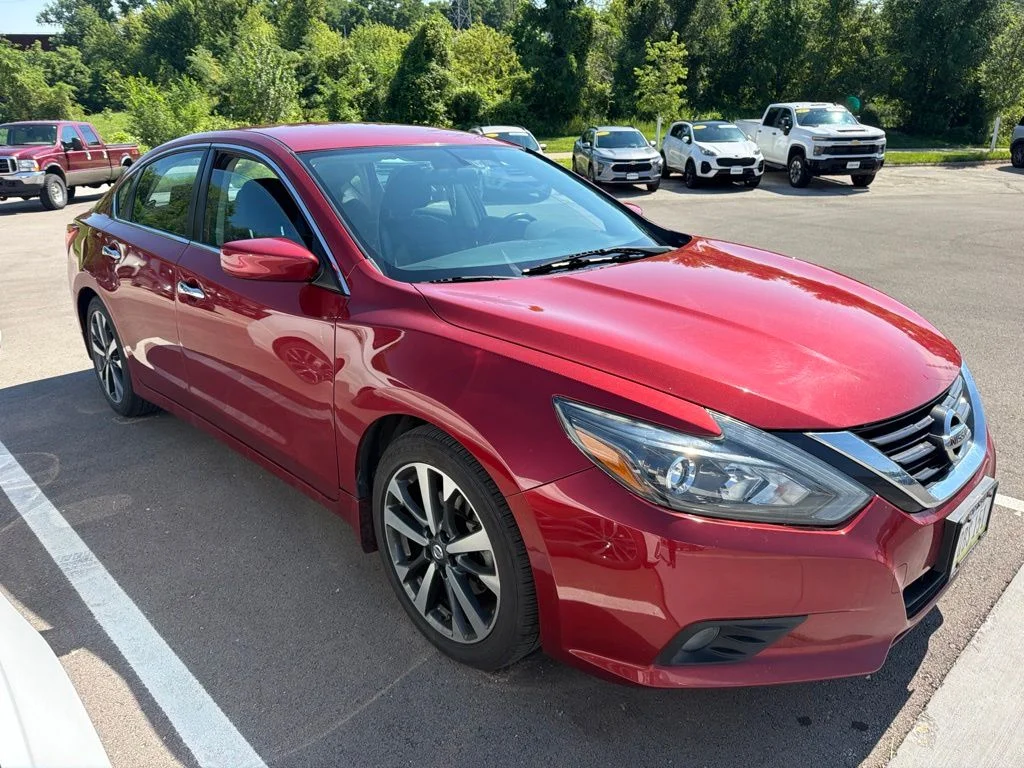 Used 2016 Red Nissan 2.5 SR image 7
