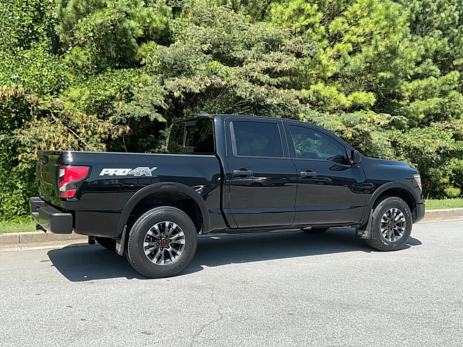 Used 2023  Nissan Crew Cab PRO-4X 4x4 image 2