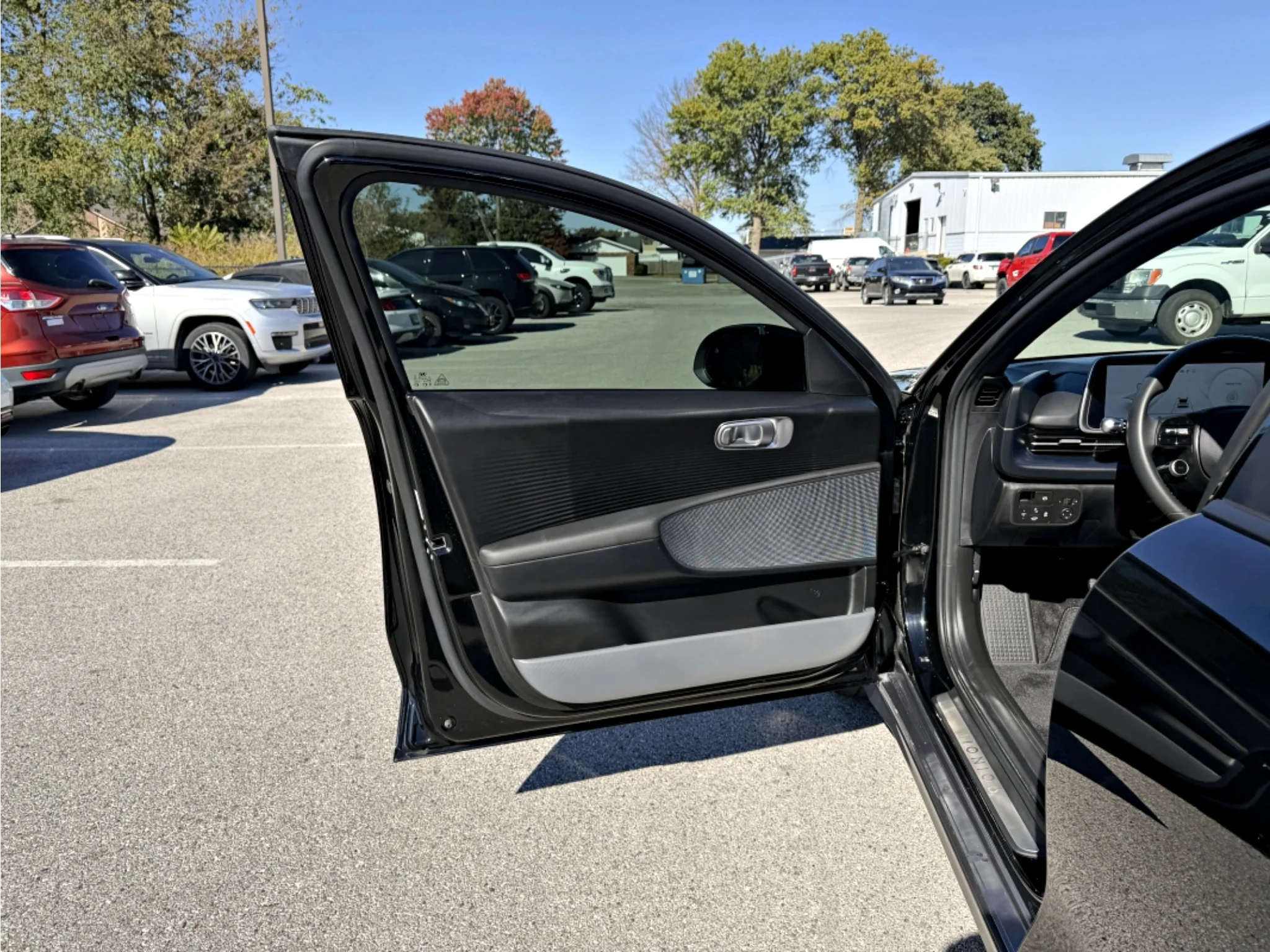 Used 2025 Onyx Black Hyundai SE image 10
