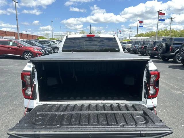 Used 2024  Ford Lariat image 22