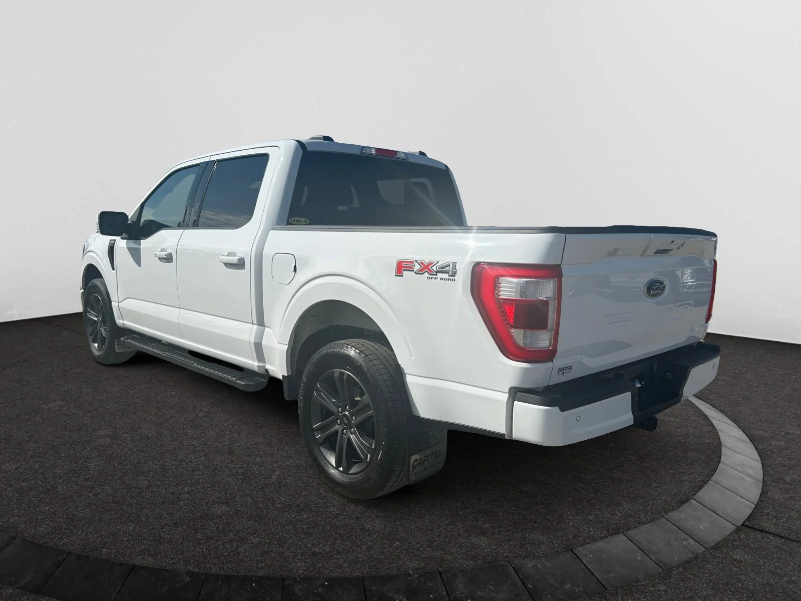 Used 2023 WHITE Ford LARIAT SuperCrew image 3