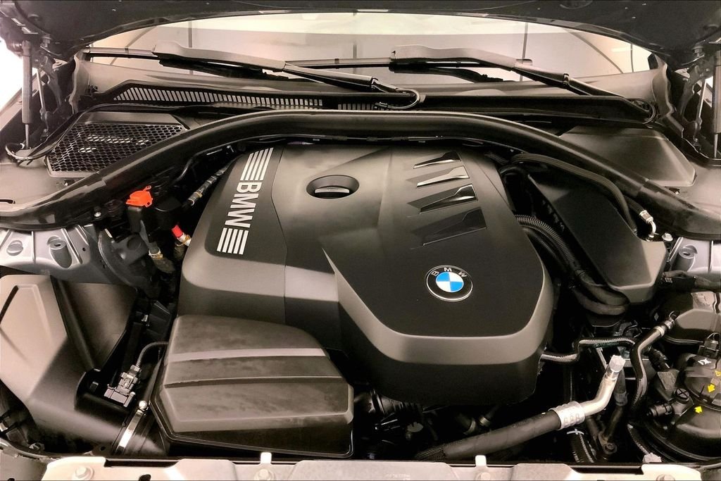 Used 2025 Skyscraper Grey Metallic BMW  image 9