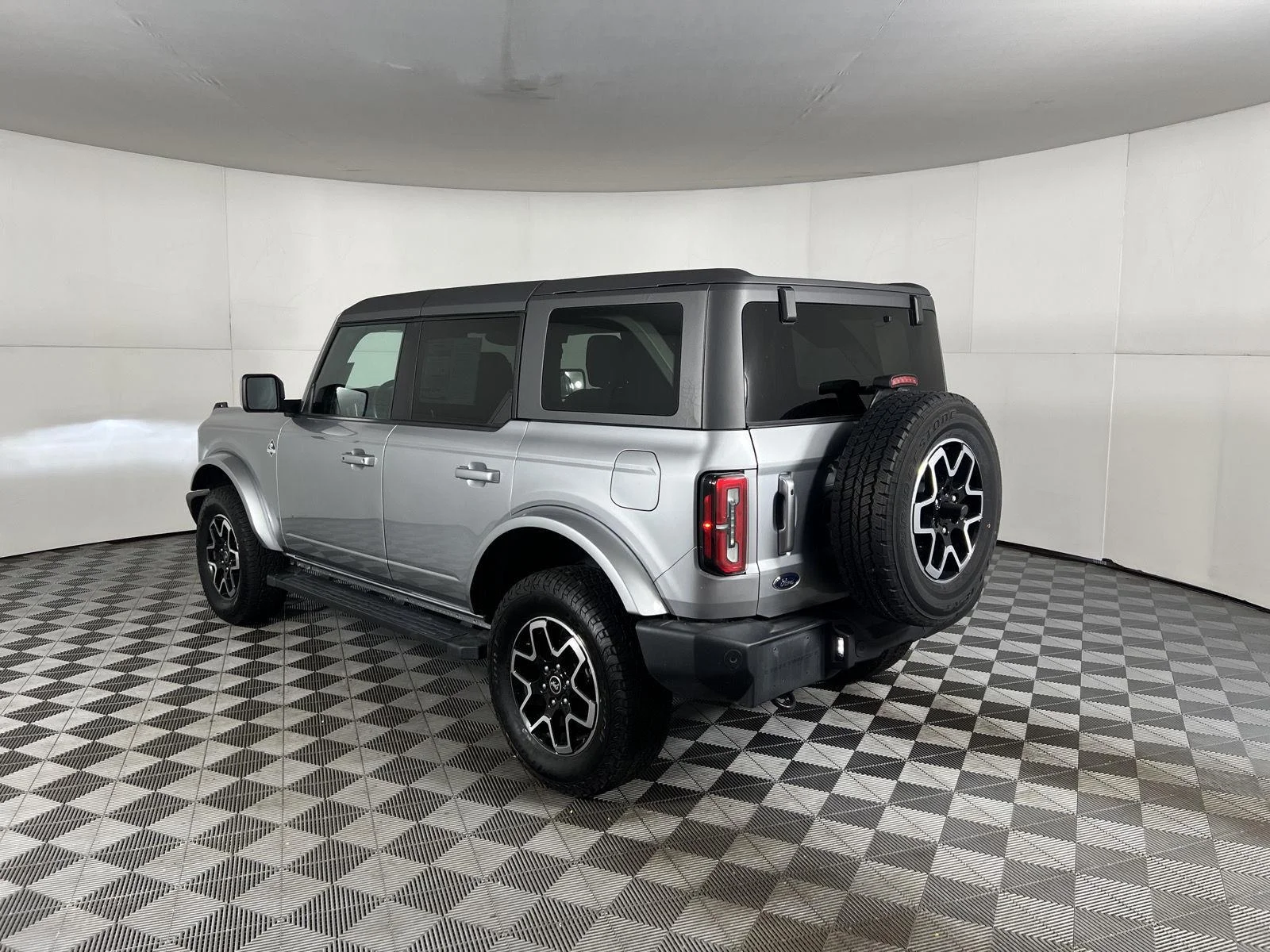 Used 2023 Iconic Silver Ford Outer Banks image 3