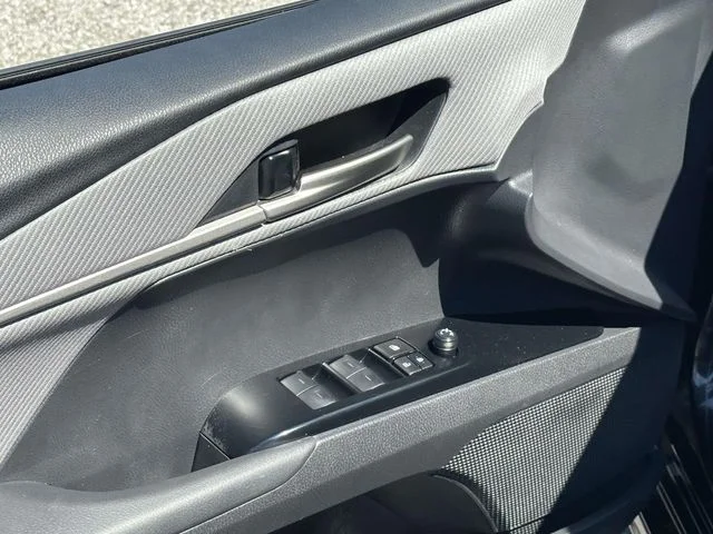 2025 Toyota Camry SE - Photo 28