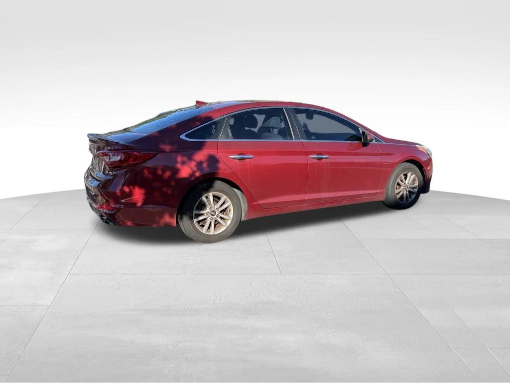 Used 2016 Red Hyundai SE image 3