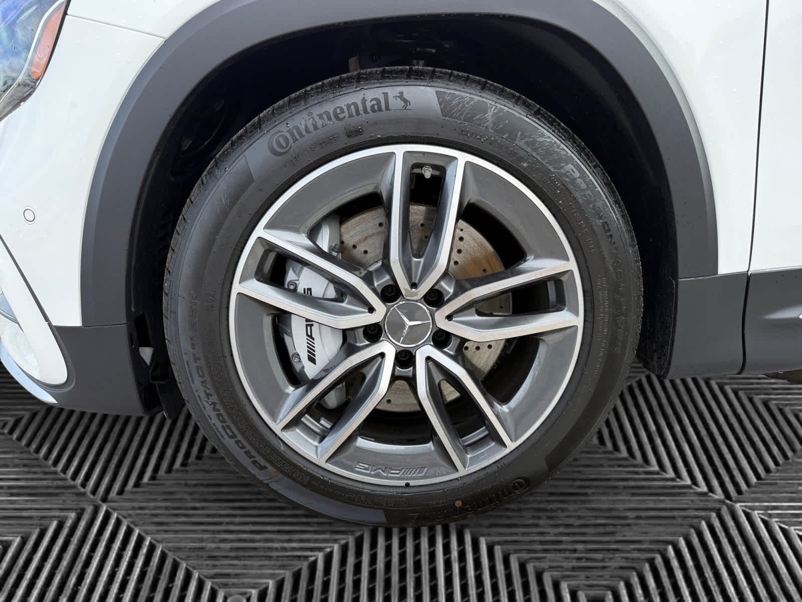New 2026 Polar White Mercedes-Benz AMG® GLB 35 image 9