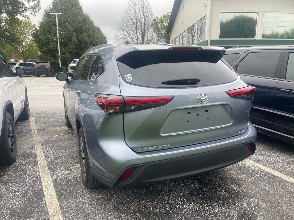 Used 2021 Moon Dust Toyota XLE image 4
