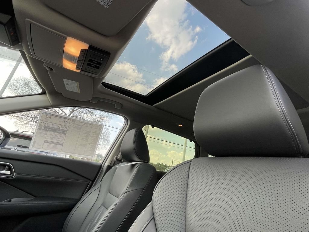 New 2026 Boulder Gray Pearl / Super Black Two-tone Nissan Platinum image 15