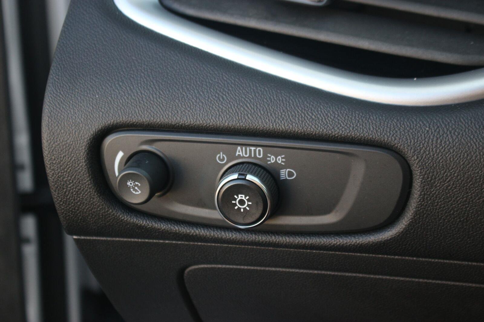 Used 2024 Summit White Chevrolet 1LT image 29
