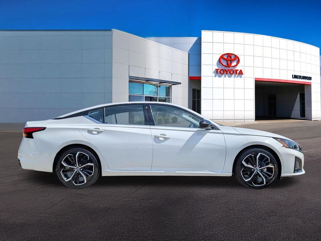 Used 2024 White Nissan 2.5 SR image 8