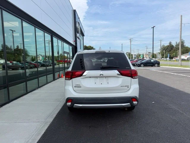 Used 2017 White Mitsubishi SEL image 4