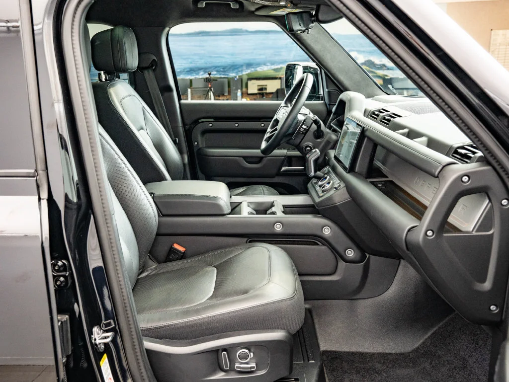 Used 2025 Black Land Rover V8 image 25