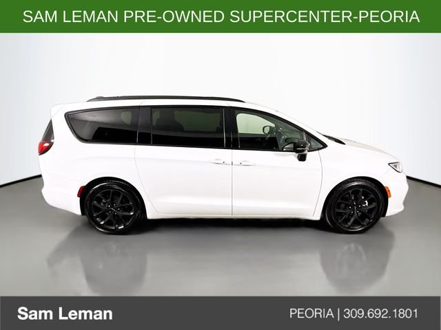 Used 2025 White Chrysler Limited image 8
