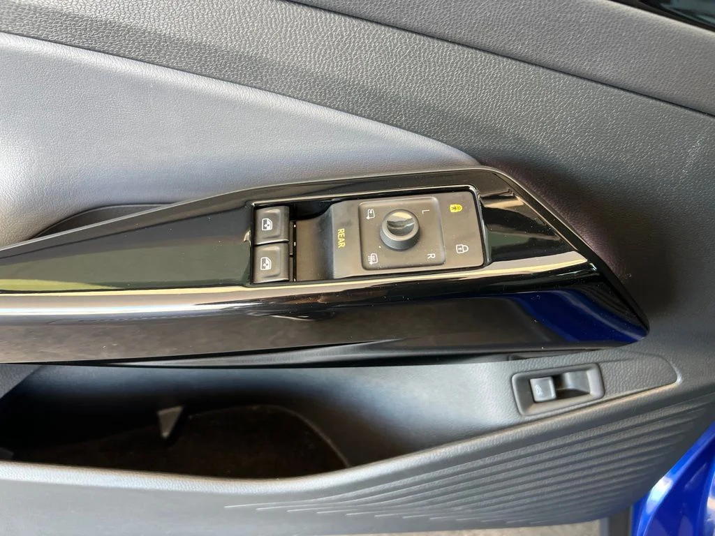 Used 2022 Blue Volkswagen Pro S image 28