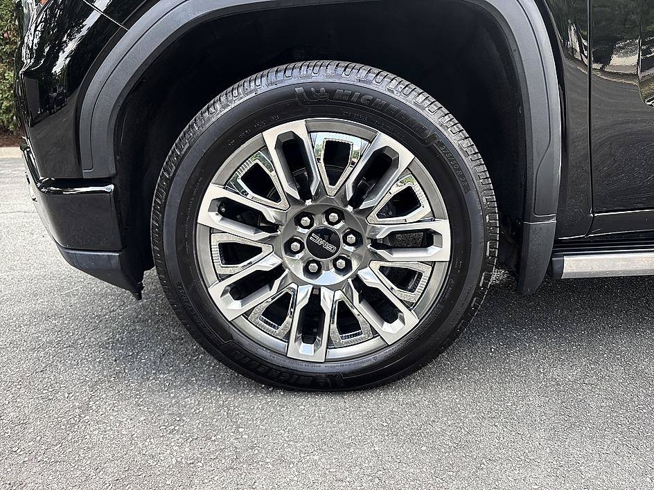 Used 2023 Onyx Black GMC Denali Ultimate image 8