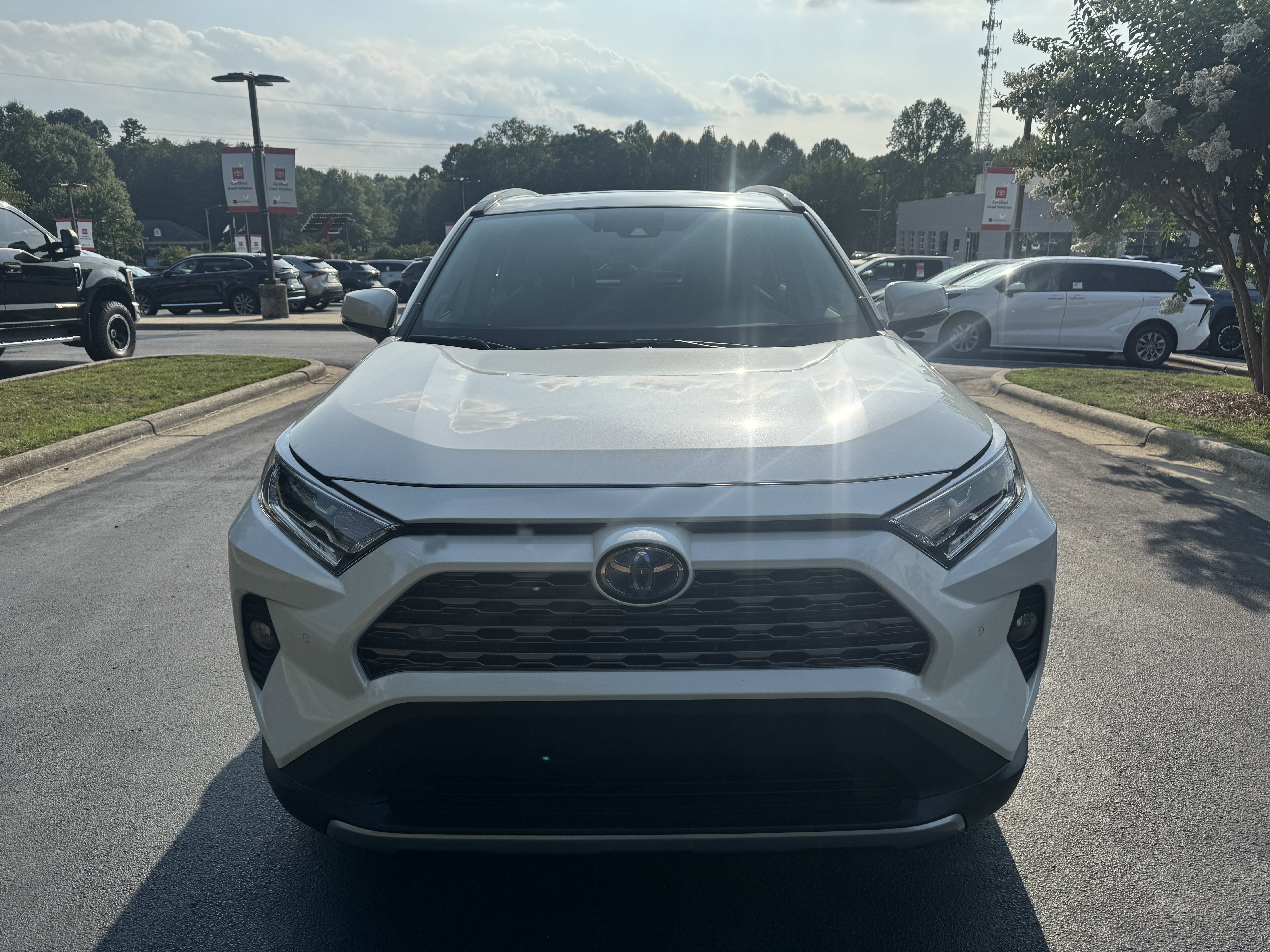 Certified Used 2020 Blizzard Pearl Toyota Hybrid Limited image 2