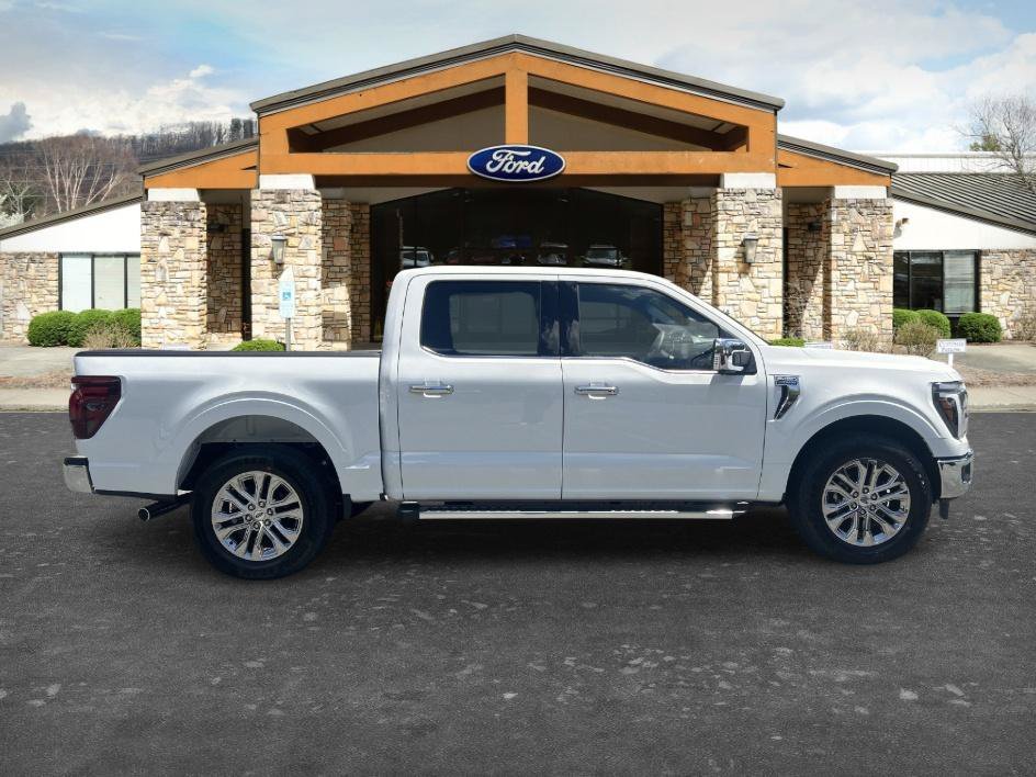 New 2026 Oxford White Ford Lariat® image 4