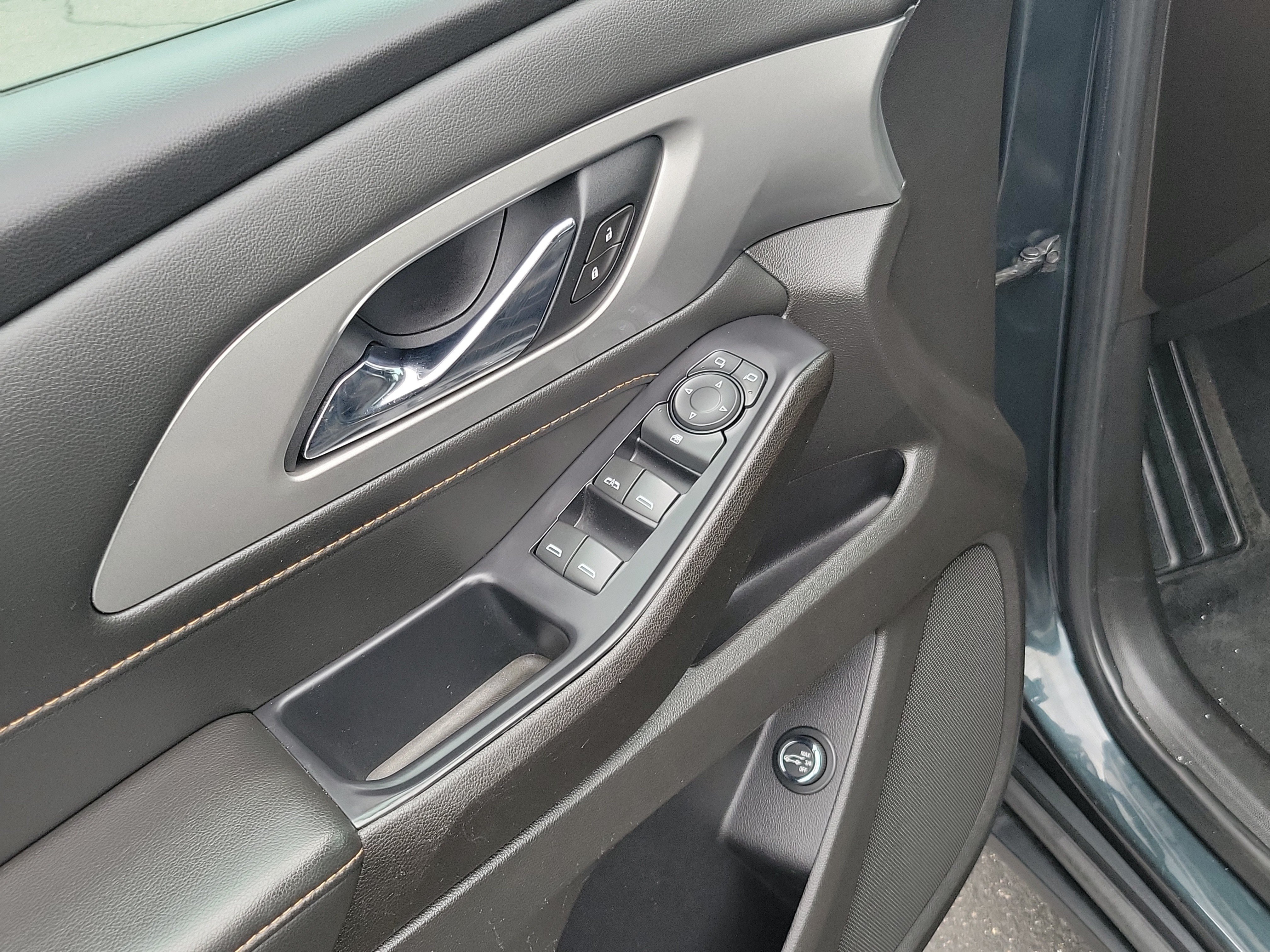 Used 2021 Graphite Metallic Chevrolet LT Cloth image 19