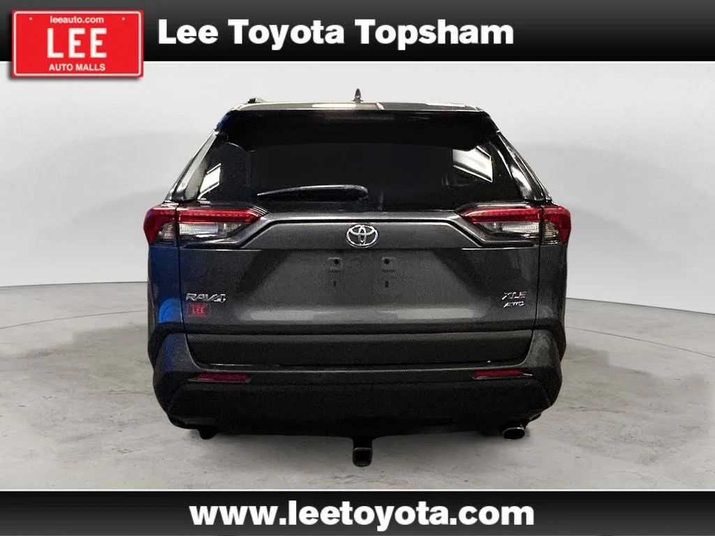 Used 2020 Magnetic Gray Metallic Toyota XLE image 4