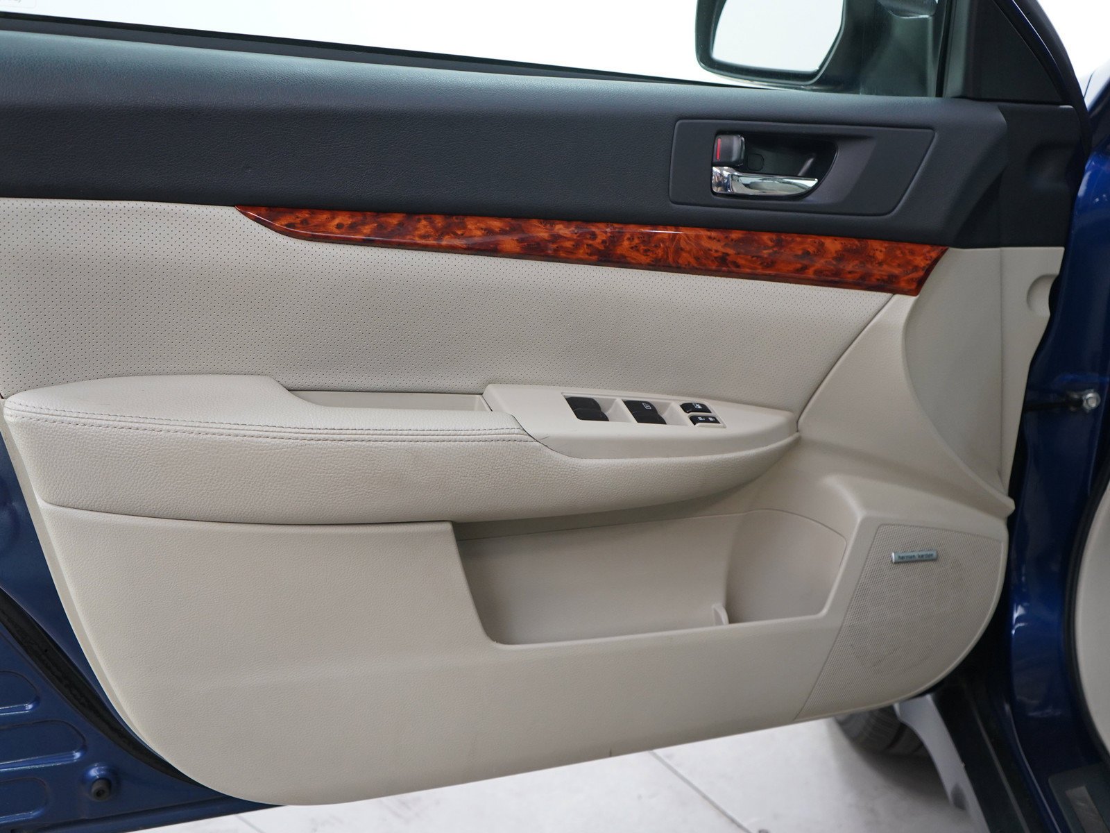 Used 2010 Azurite Blue Pearl Subaru 3.6R image 18