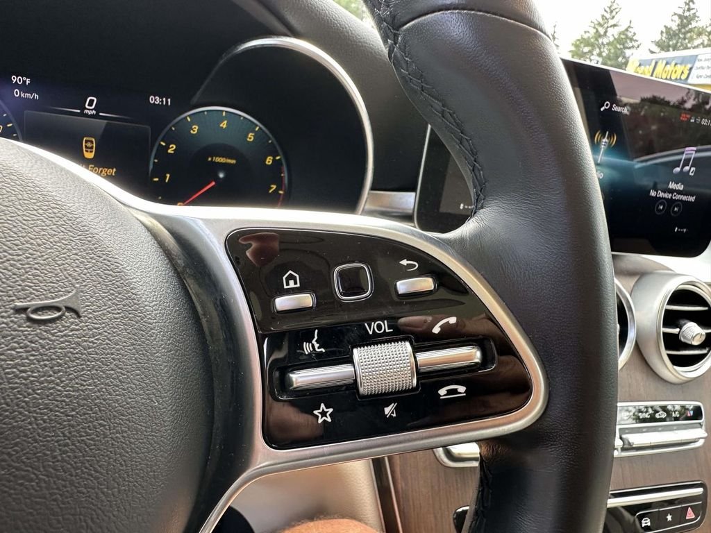 Used 2022 White Mercedes-Benz GLC 300 image 28