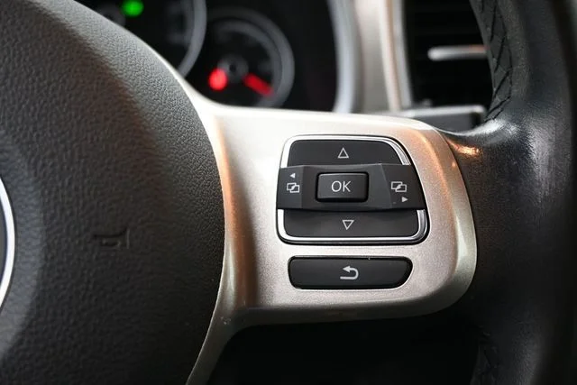 Used 2013 Silver Volkswagen 2.5L image 14