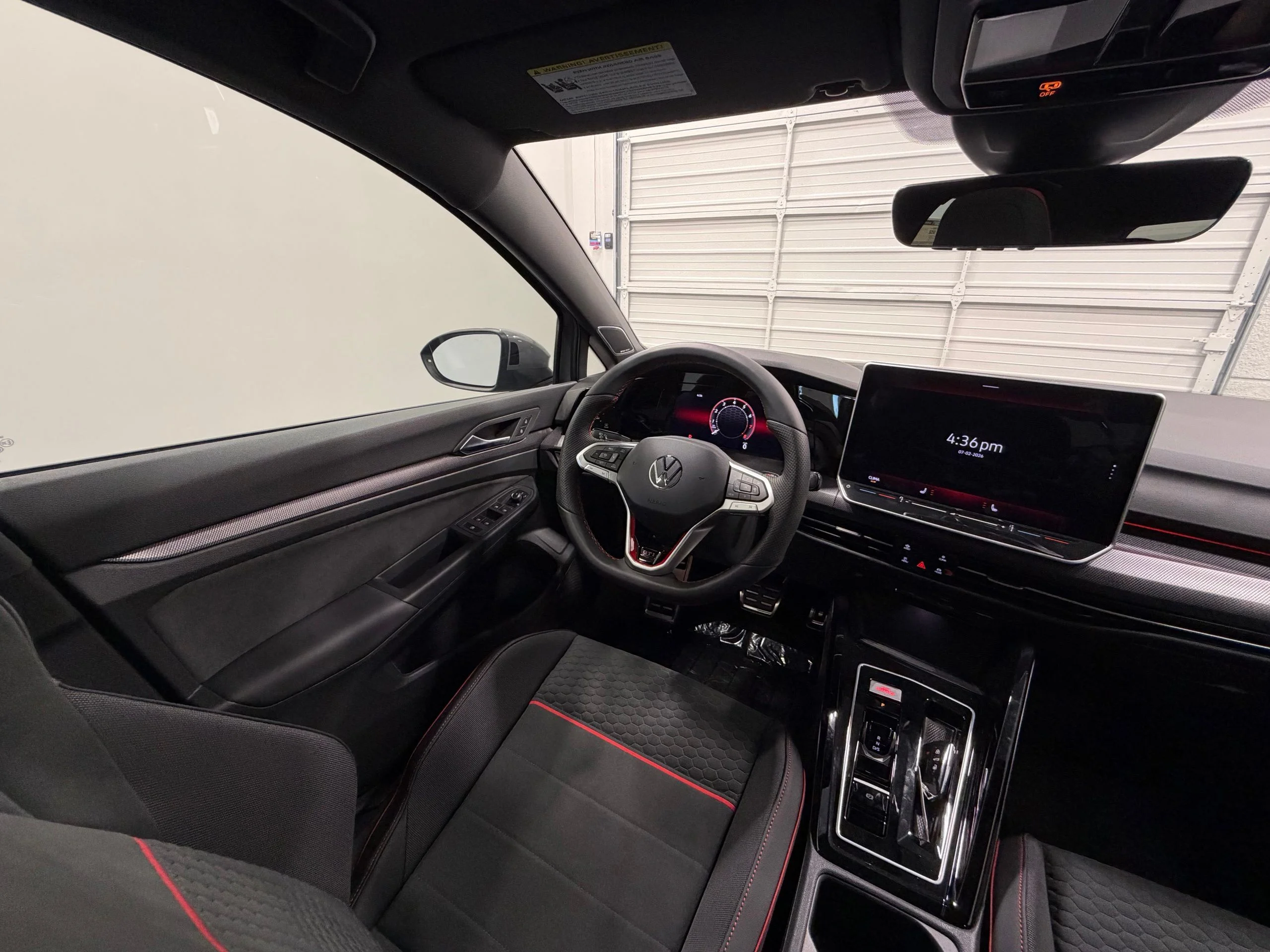 2025 Volkswagen Golf GTI SE - Photo 29