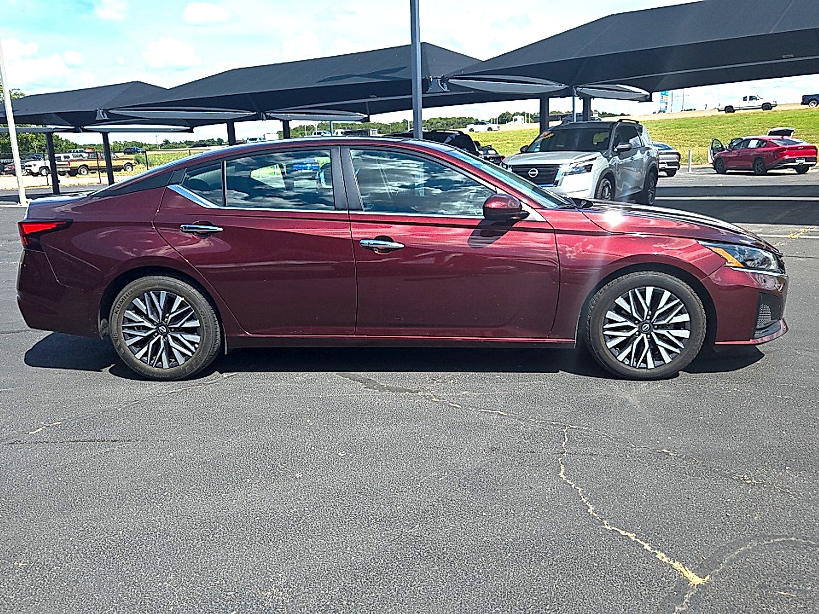 Used 2024 Scarlet Ember Nissan SV FWD image 5