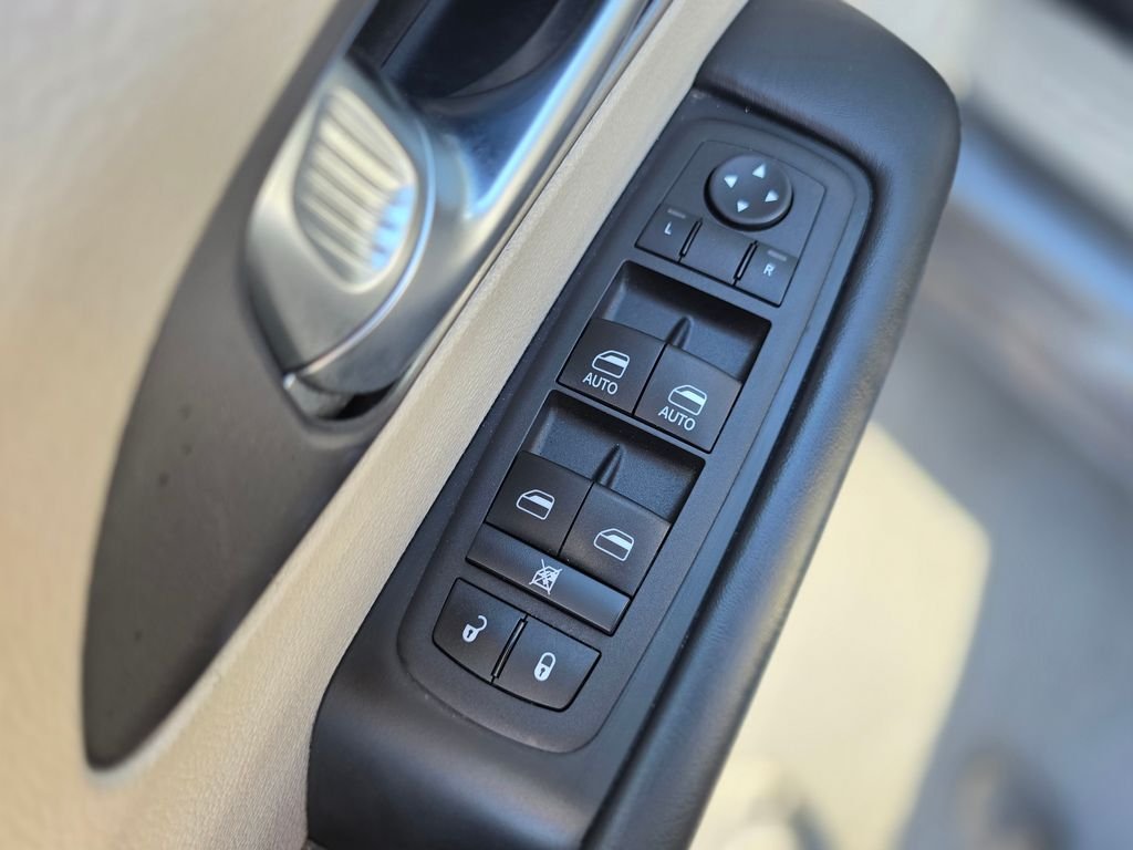 2023 Chrysler Pacifica Touring L - Photo 24
