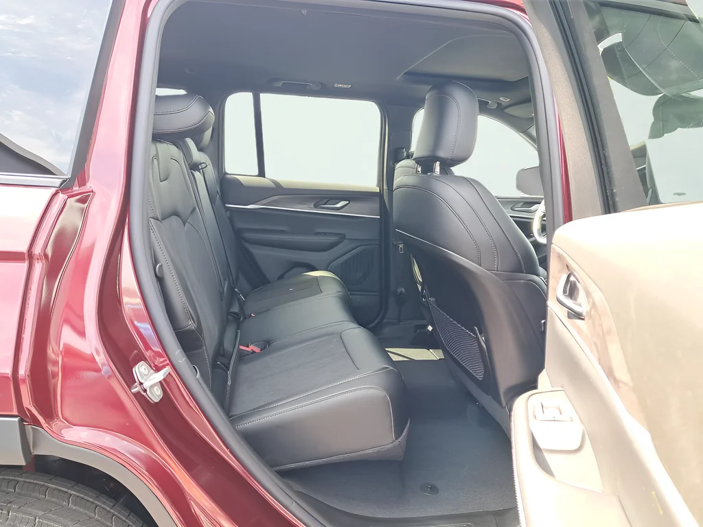 New 2026 Velvet Red Pearl-Coat Exterior Paint Jeep Laredo Altitude image 14
