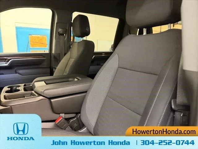 Used 2025 White Chevrolet LT image 13