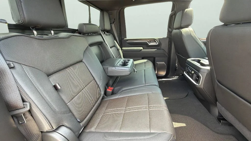 Used 2024 Summit White Chevrolet High Country image 31