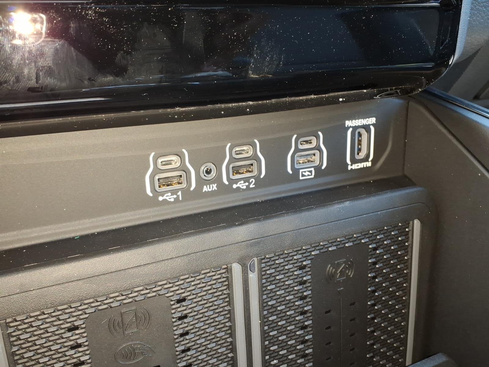 New 2026 Bright White Clear-Coat Exterior Paint RAM Laramie image 16