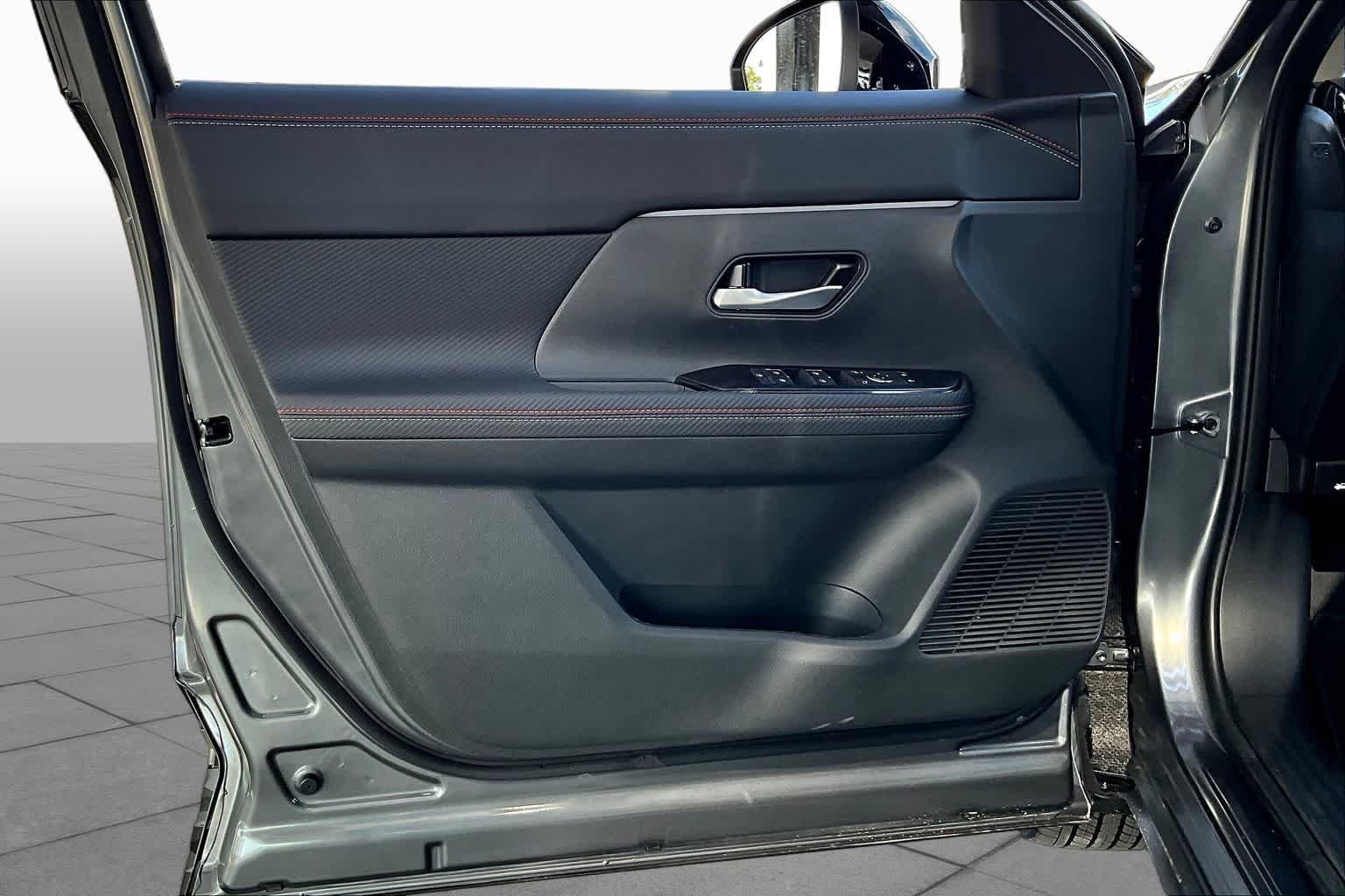 2026 Nissan KICKS SR - Photo 10