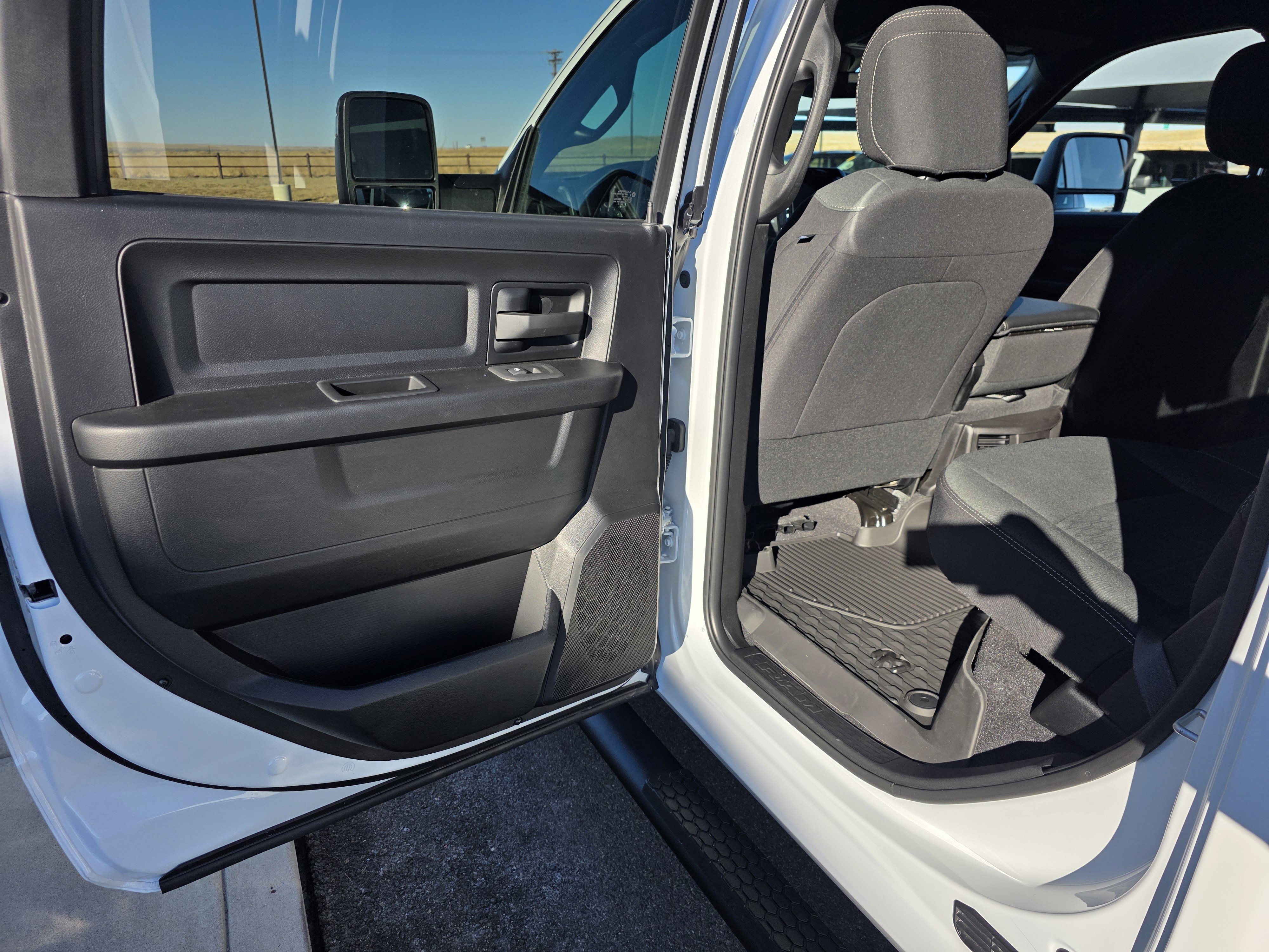 New 2026 Bright White Clear-Coat Exterior Paint RAM Tradesman image 11