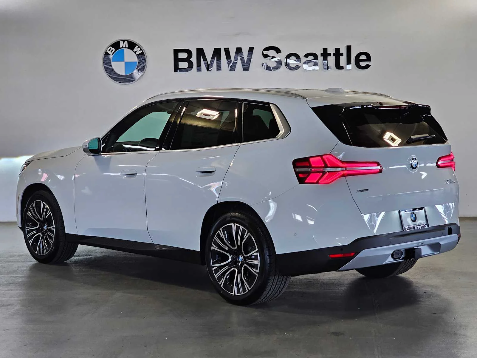 New 2026 Alpine White BMW 30 xDrive image 4