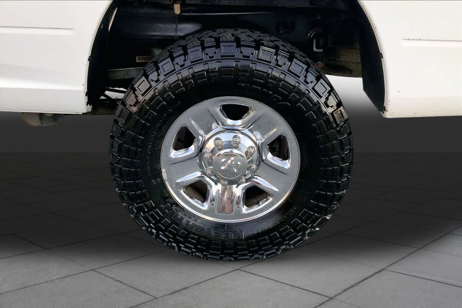 Used 2018 Bright White Clearcoat Ram Tradesman image 10