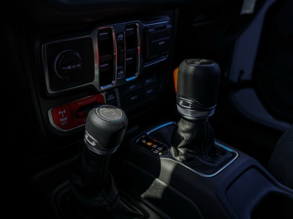 New 2026 Bright White Clear-Coat Exterior Paint Jeep Willys Extreme image 29