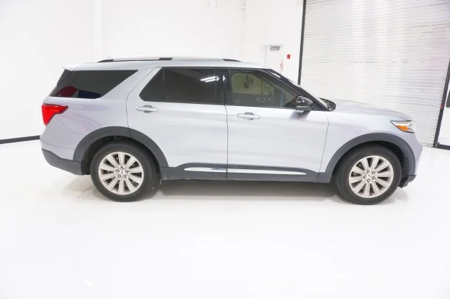 Used 2022 SILVER Ford Limited image 4