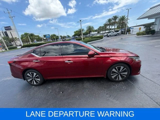 Used 2019 Red Nissan 2.5 SV image 6
