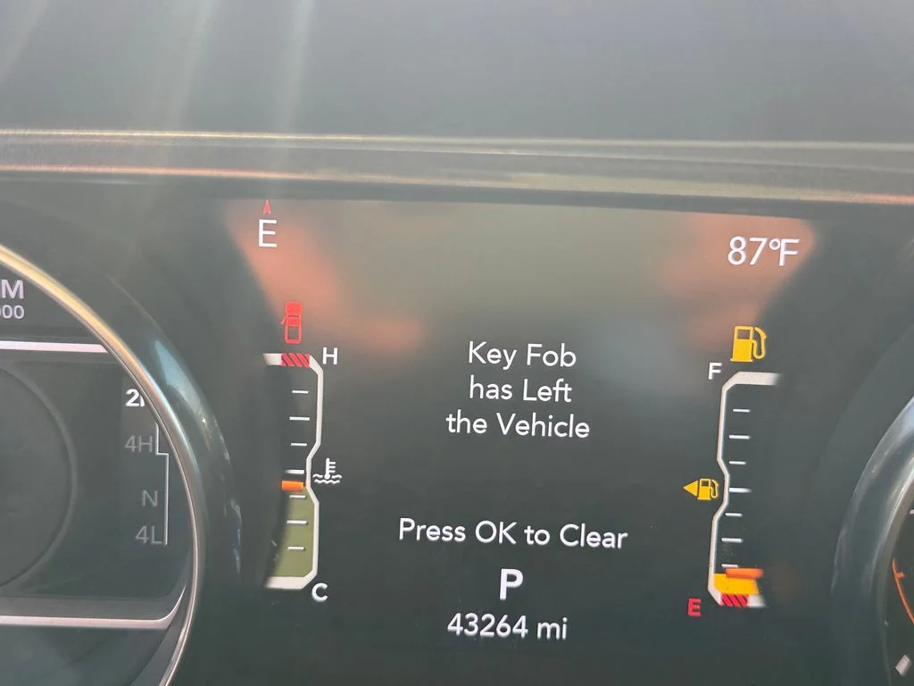 Used 2022 Black Jeep Altitude image 15
