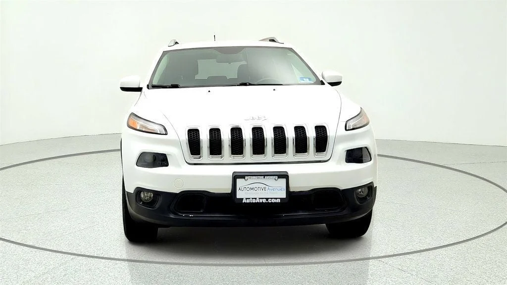 Used 2014 Bright White Clearcoat Jeep 4WD 4dr Latitude w/ 8.4