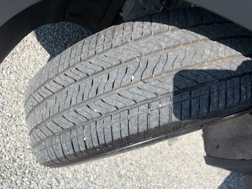 Used 2024 Silver GMC SLE image 27